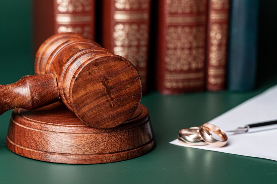 come chiedere separazione e divorzio al coniuge