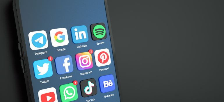 reato di sostituzione di persona profili falsi