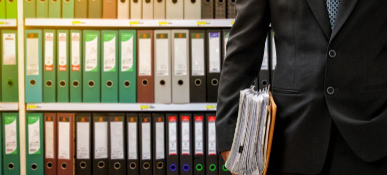 usurpazione di funzioni pubbliche
