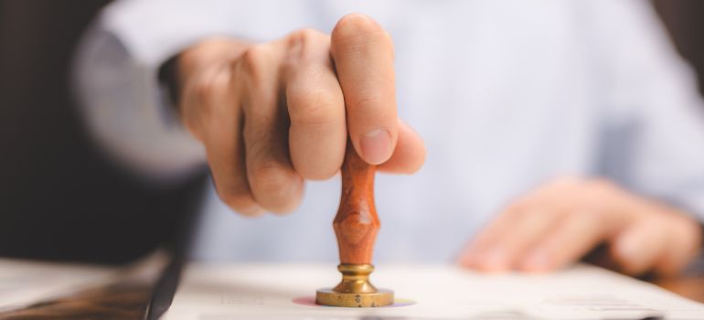 oltraggio a pubblico ufficiale quando non è reato